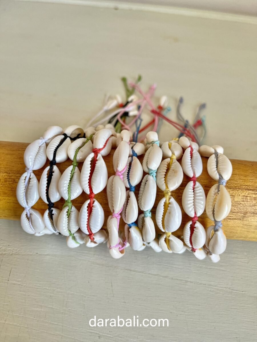 Handmade Shell Bracelet by Darabali